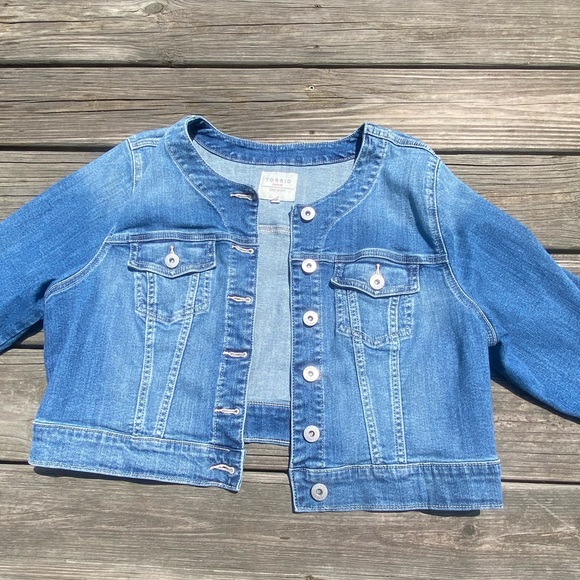 torrid Jackets & Blazers - Torrid Cropped Denim Blue Jean Jacket button collarless 3/4 sleeves sz 0 Large
